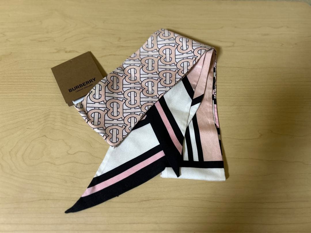 Burberry スキニースカーフ シルク