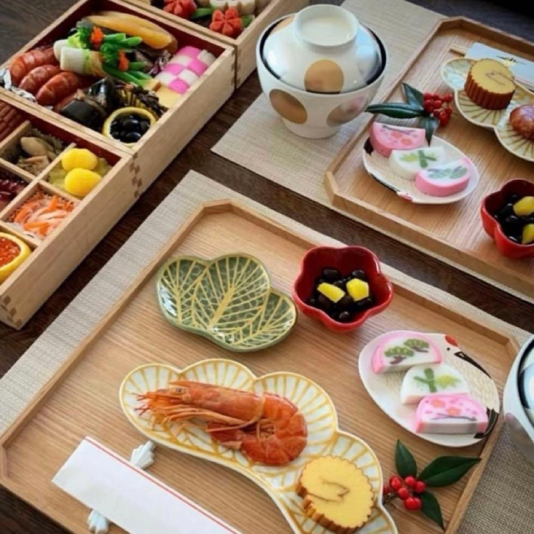 【新品】【大人気】有田焼幸楽窯　錦白金松葉形前菜皿3枚セット　縁起物
