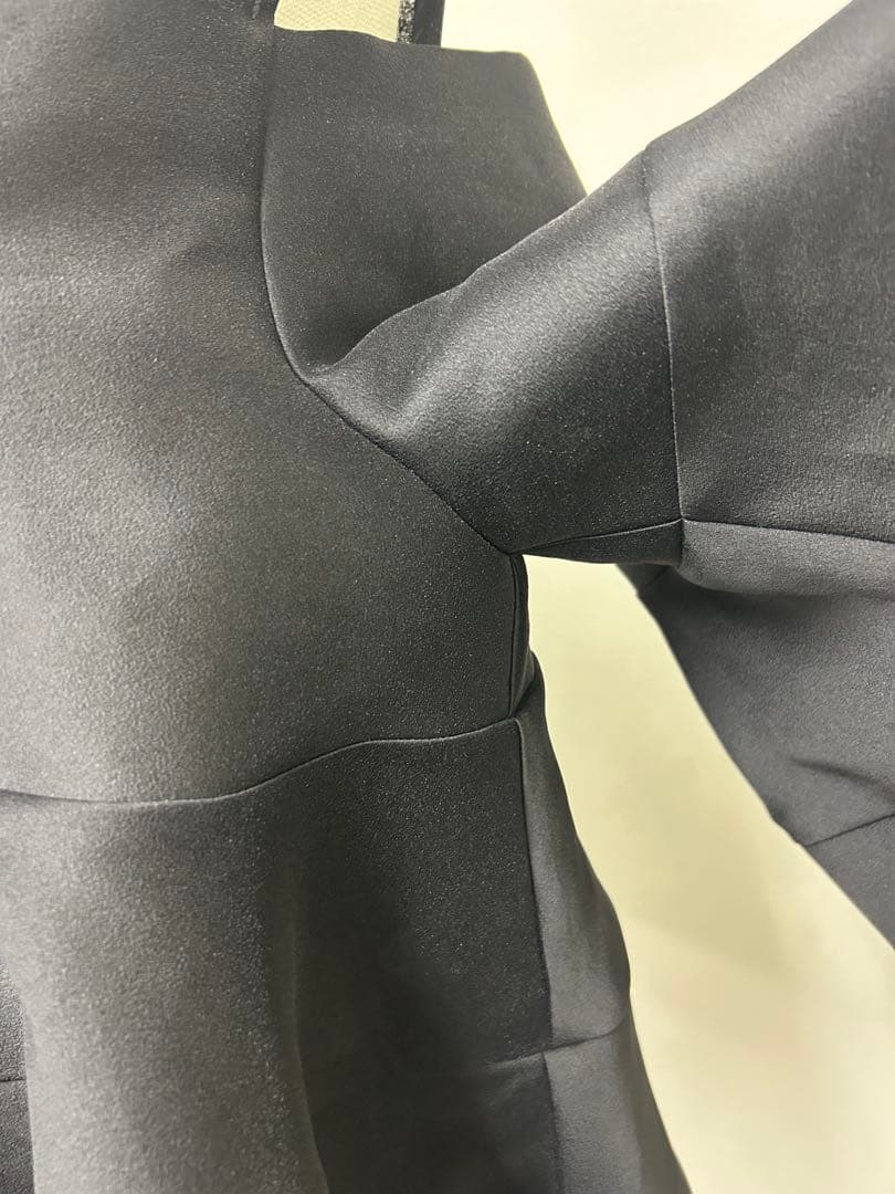 【美品】 Heve カットオフショルダーブラック