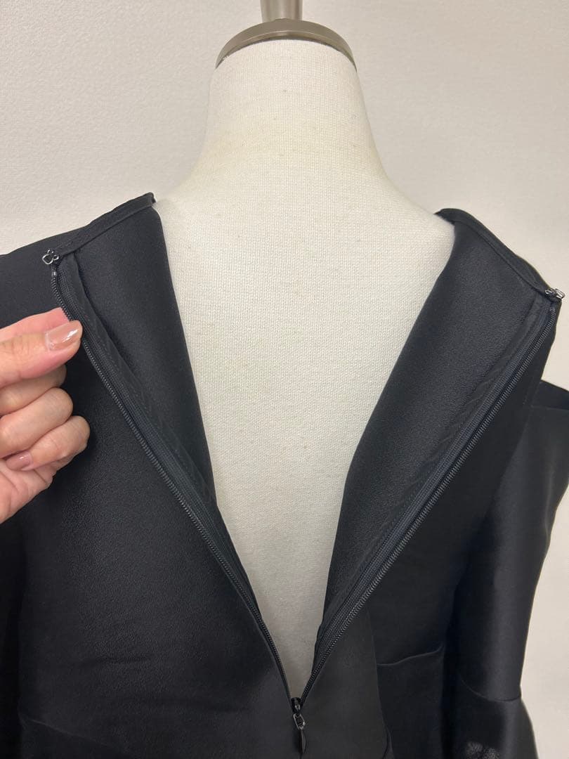 【美品】 Heve カットオフショルダーブラック