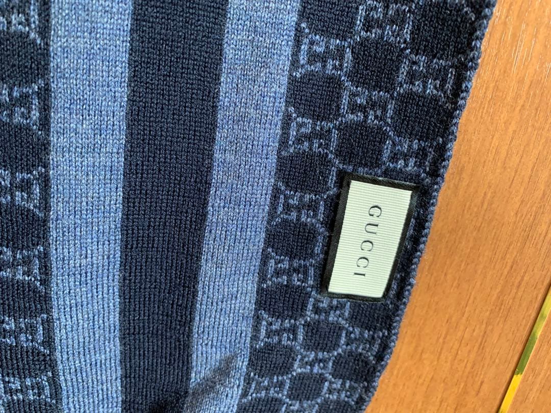 GUCCI マフラー　定価8万円程度
