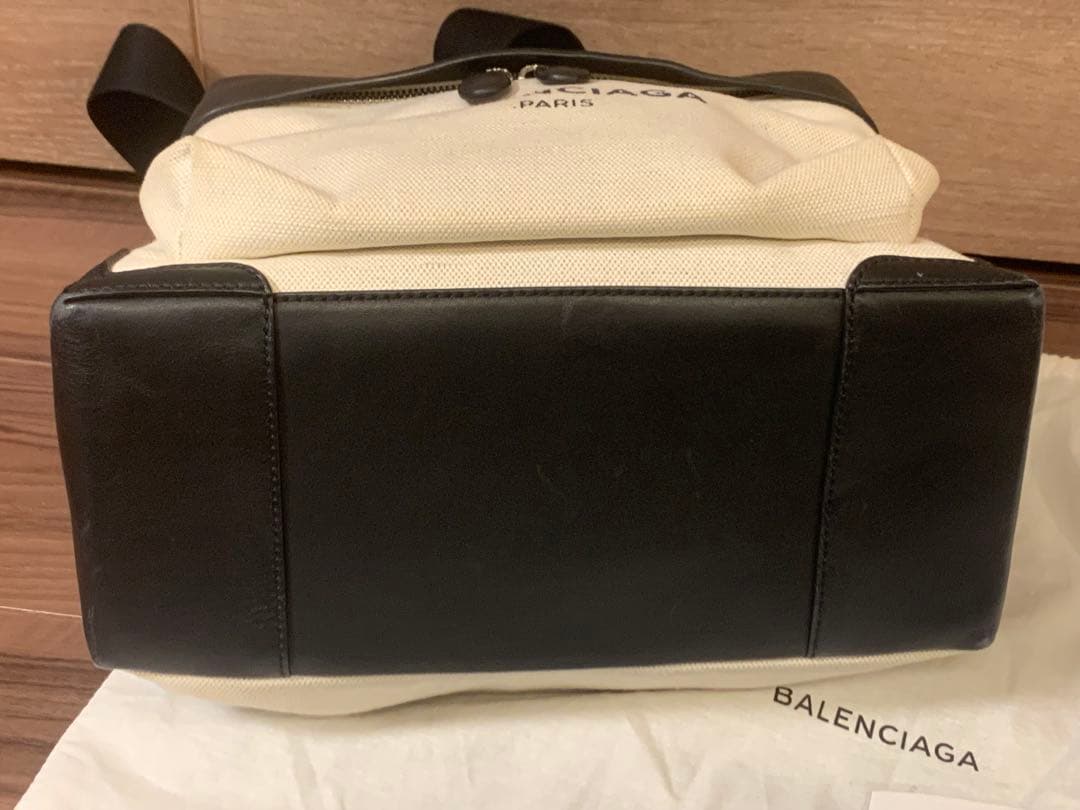 最終お値下げ！BALENCIAGA バッグパック　アイボリー ブラック