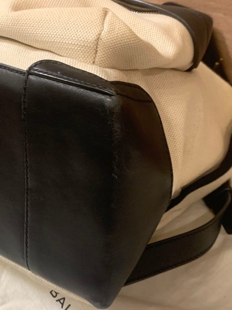 最終お値下げ！BALENCIAGA バッグパック　アイボリー ブラック