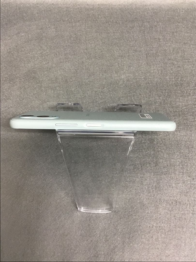美品　国内版　SIMフリー　arrows We F-52E 64GB ネイビー色