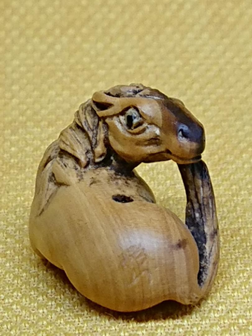 ウマ　馬　木彫　根付　オブジェ　置物　インテリア　工芸品　美術品　A2733