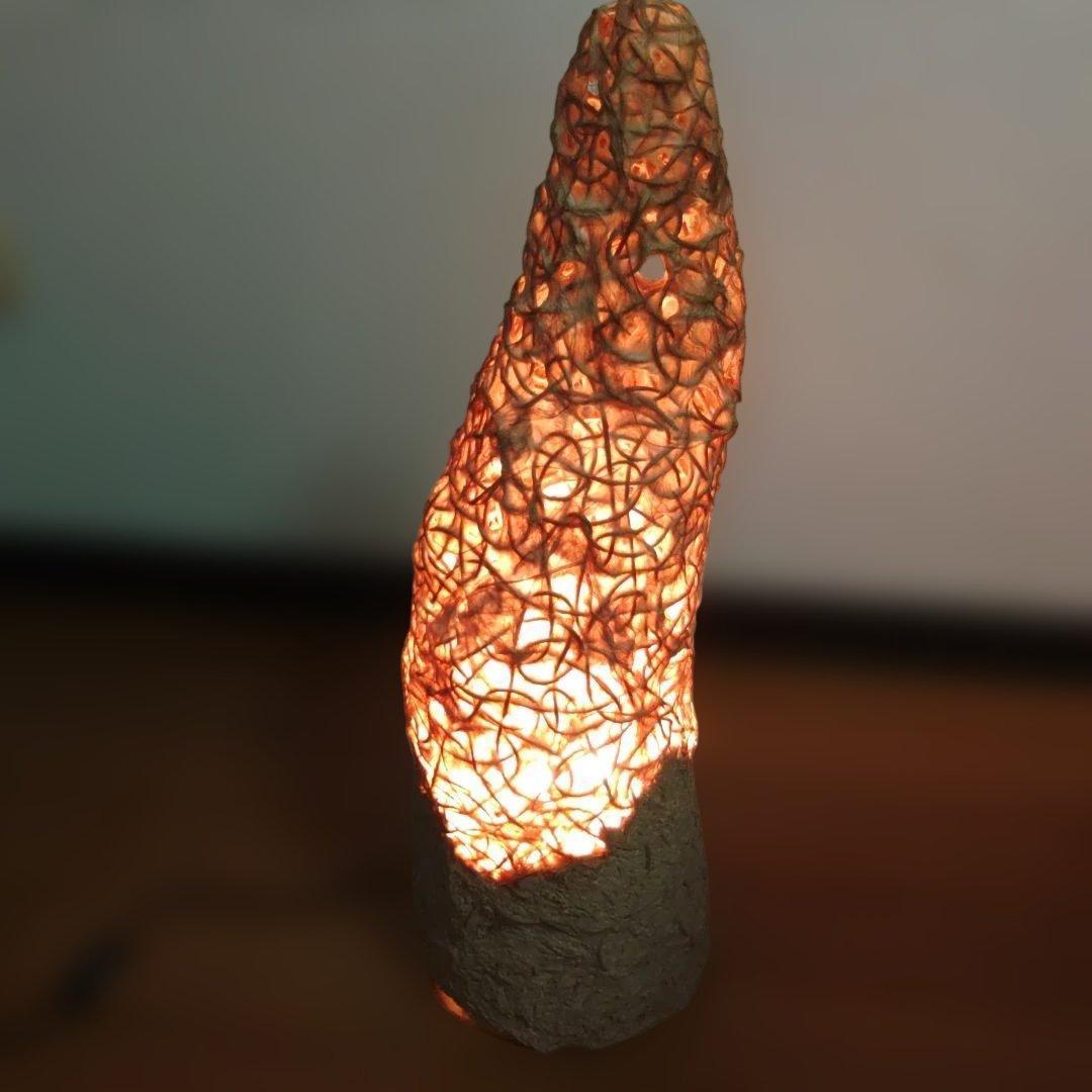 自然素材のコーン型 ライトオブジェ 【作家作品：一点物】