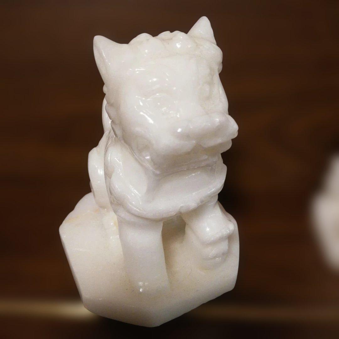 手彫り白玉石　獅子の置物 漢白玉獅子ペア　阿吽　台座八角形