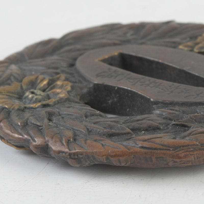 武具　刀装具　大森英重銘　古銅　牡丹神獣紋鍔　時代箱　C　9447