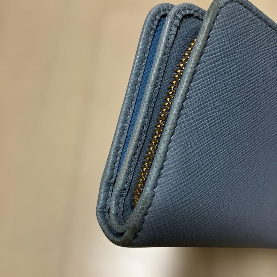 中古品・PRADA サフィアーノレザー 二つ折り財布 ブルー