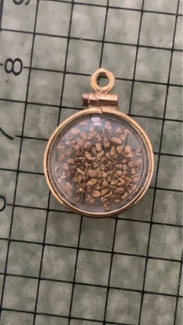 天然砂金封入の円形ペンダント