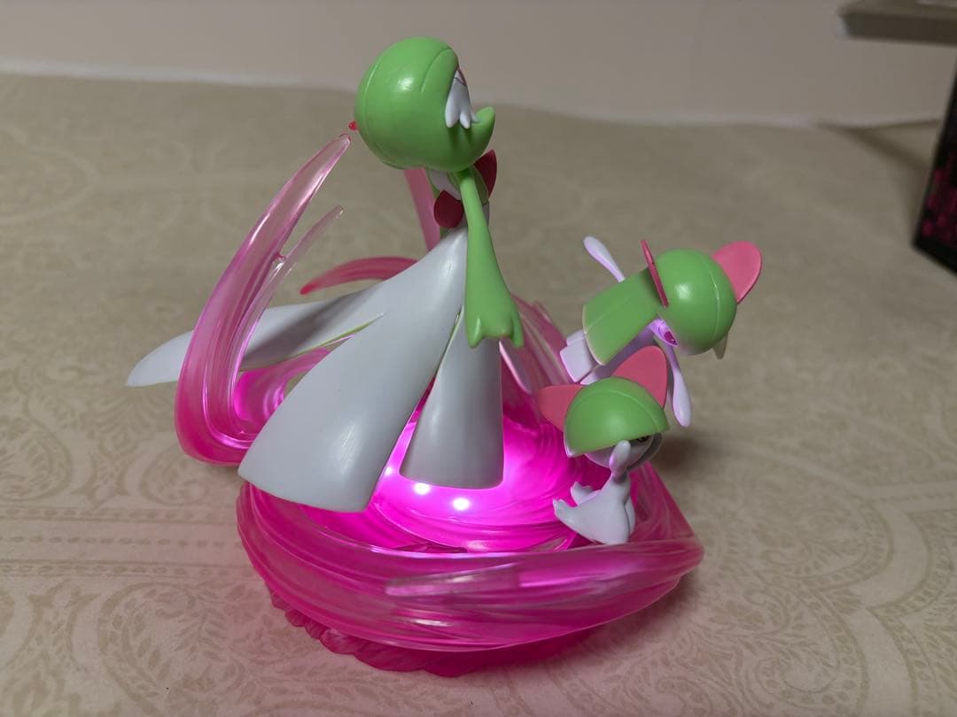 美品　ポケモン　ライトアップフィギュア ラルトス キルリア サーナイト