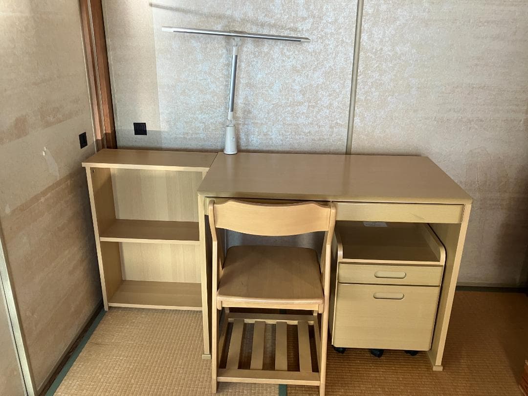 値下げしました！分解可能　子供用学習机　引き出し・本棚・椅子・照明ライト付き