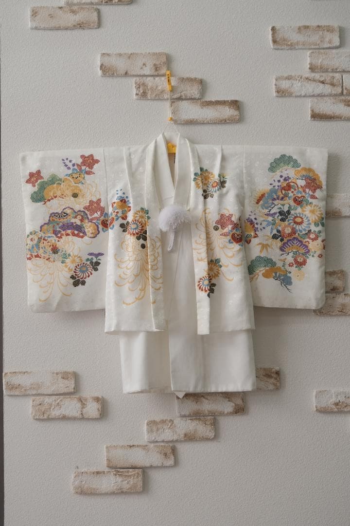 七五三　3歳男の子　花柄の光沢着物 100cm~