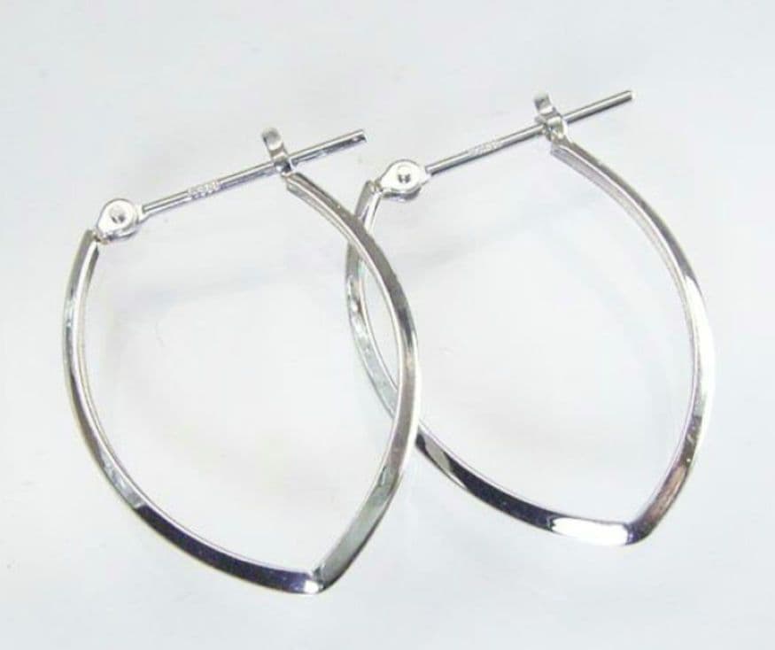 PT900 プラチナ リーフ型ピアス 中型