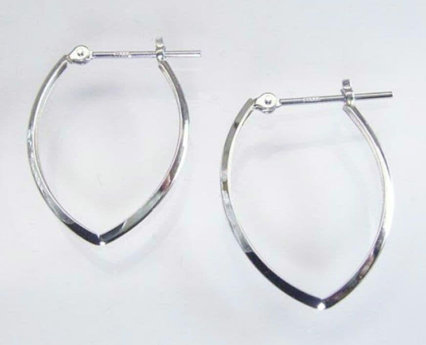 PT900 プラチナ リーフ型ピアス 中型