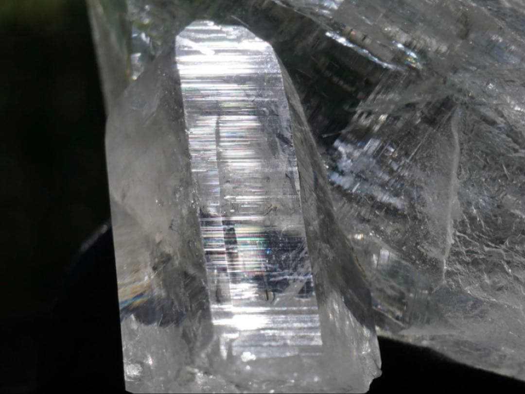 【聖域サイズクリスタル:特大マニハール産水晶】水晶用座布団付き✨