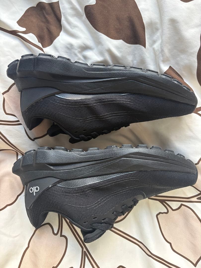 新品未使用Alo yoga Runner アロヨガ スニーカーシューズ23cm