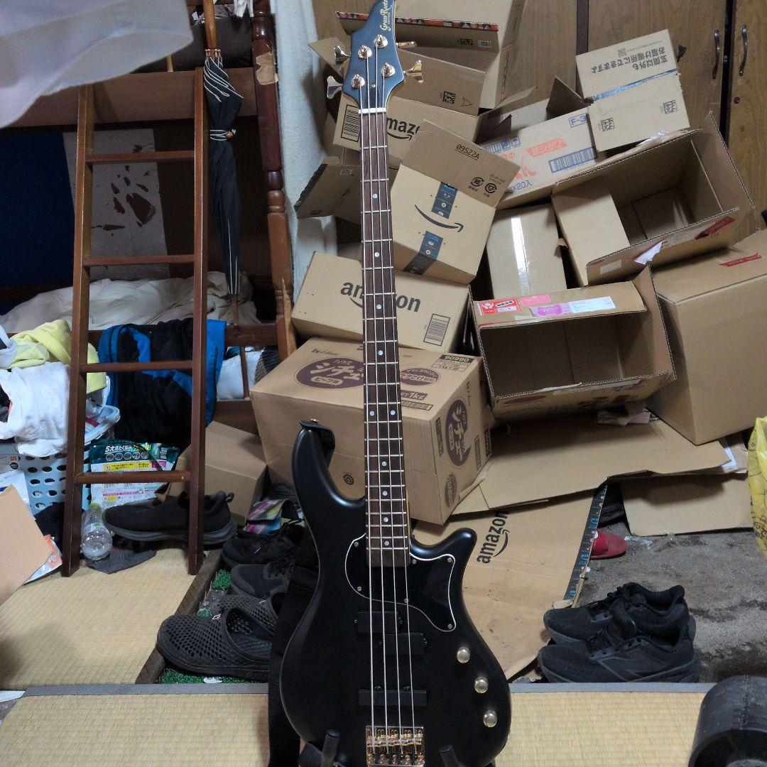 カ*ン様 ブラックエレキベース 4弦