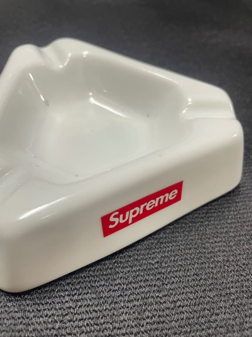 Supreme 三角形灰皿 ホワイト