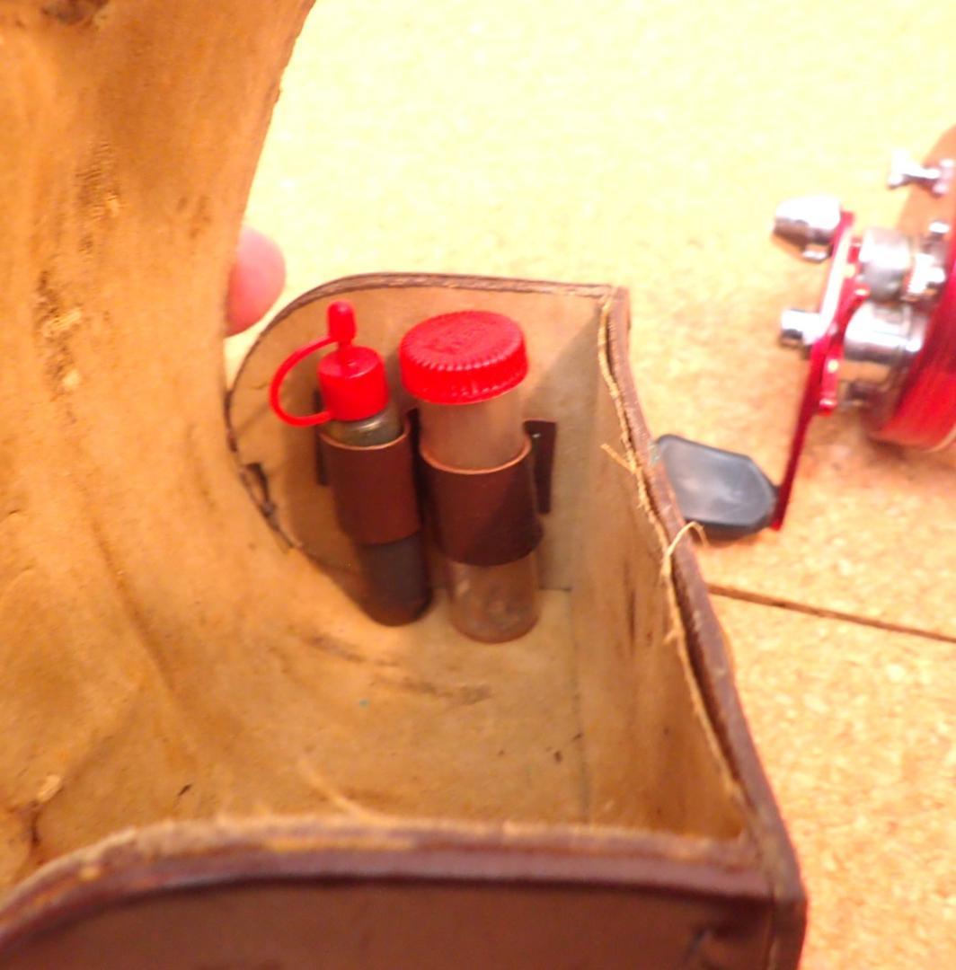 筆記体ロゴ 4ネジ　アブ アンバサダー5000　ケース・小物付