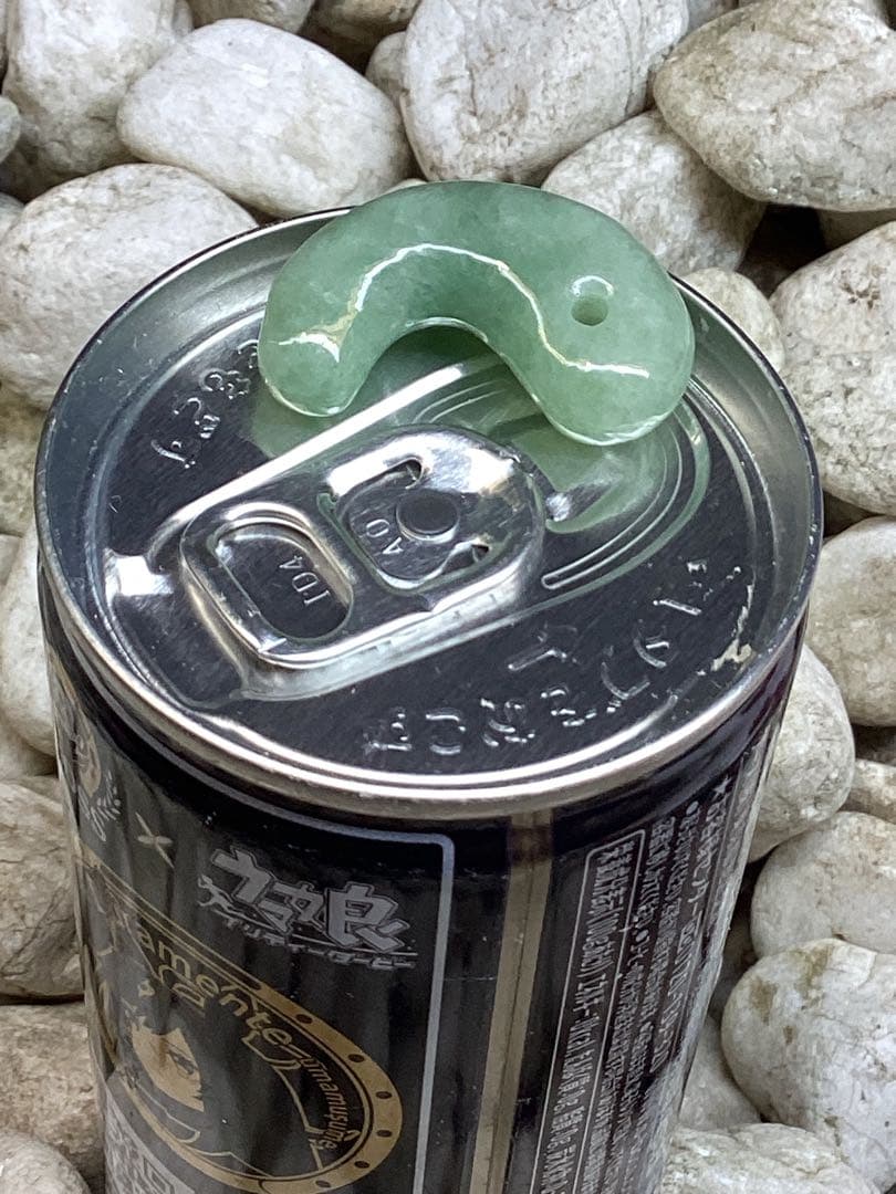 ✳摩訶不思議*開運導き　糸魚川翡翠勾玉*緑色‼️鑑別書付　特別製作の平塚古墳型‼️