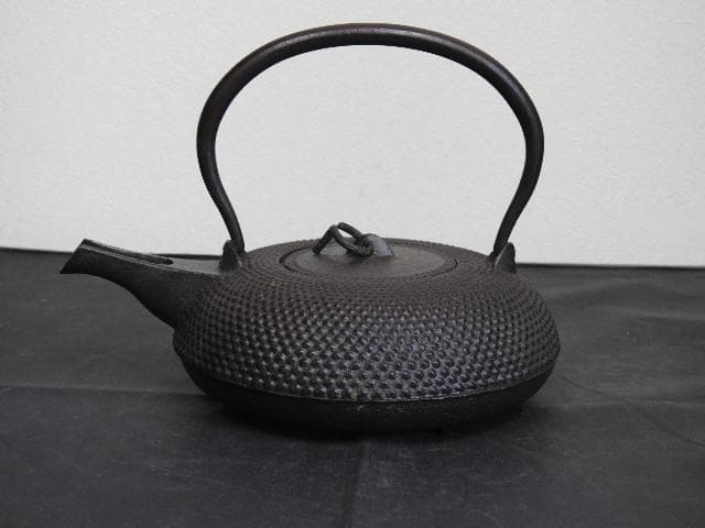 平霰地紋　銚子　赤絵替蓋添　釡師　佐藤浄清　共箱　４７６