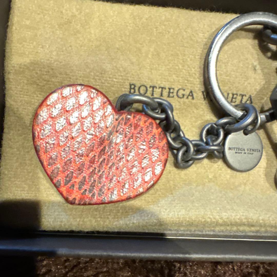 日本正規ブティックBottega Veneta ハートキーリング　美品