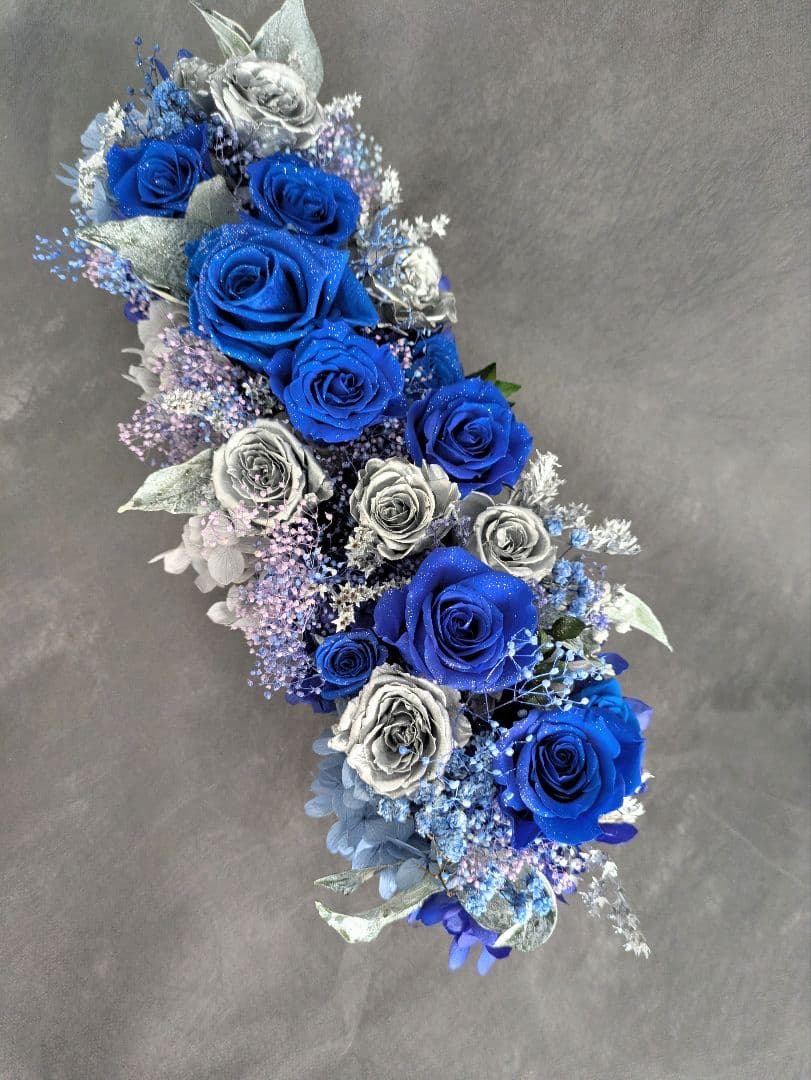星空に染まった青い薔薇とシルバーローズの奇跡と祝福／プリザーブドフラワーアレンジ