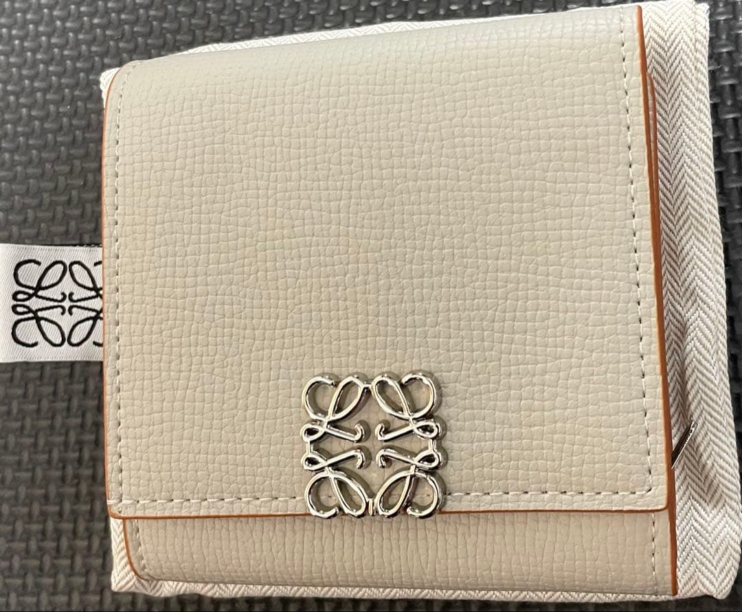 LOEWE アナグラム 三つ折り財布 ホワイト