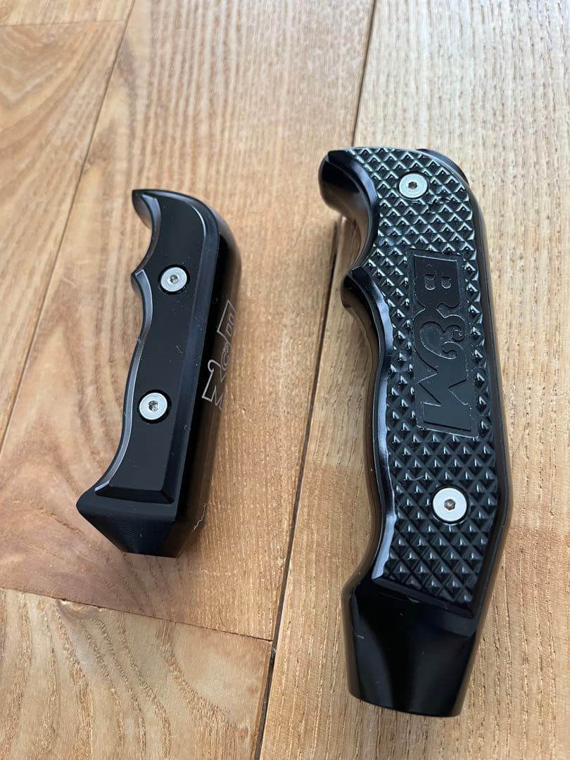 jkラングラー前期3.8Lモデル用B&M シフターグリップ 2個セット 黒