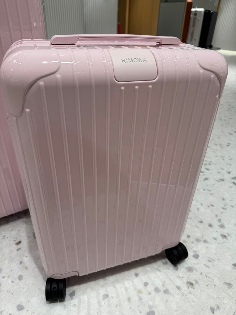 リモワ エッセンシャルキャビン 36L バレリーナピンク