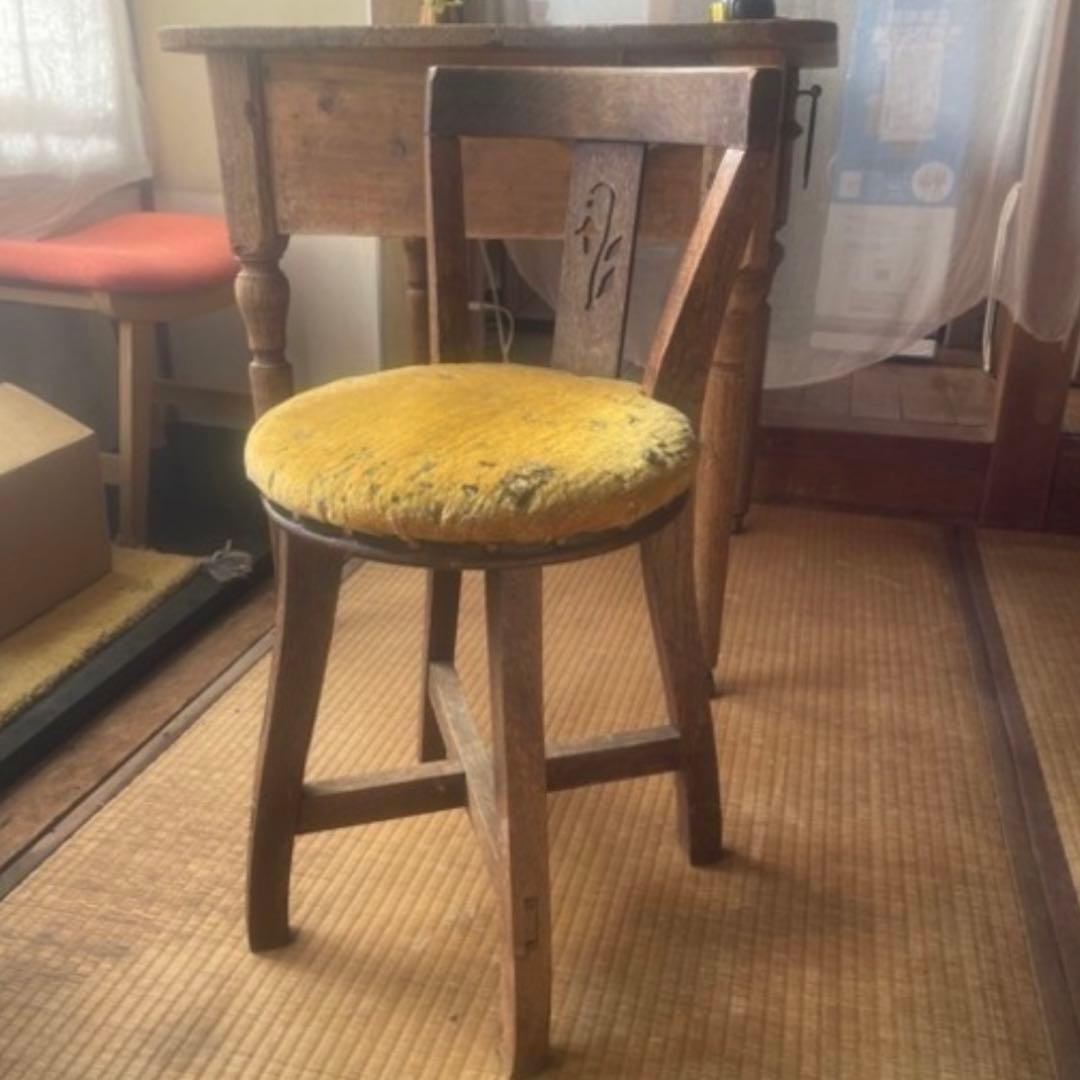 アンティーク　木製イエロー座面の椅子