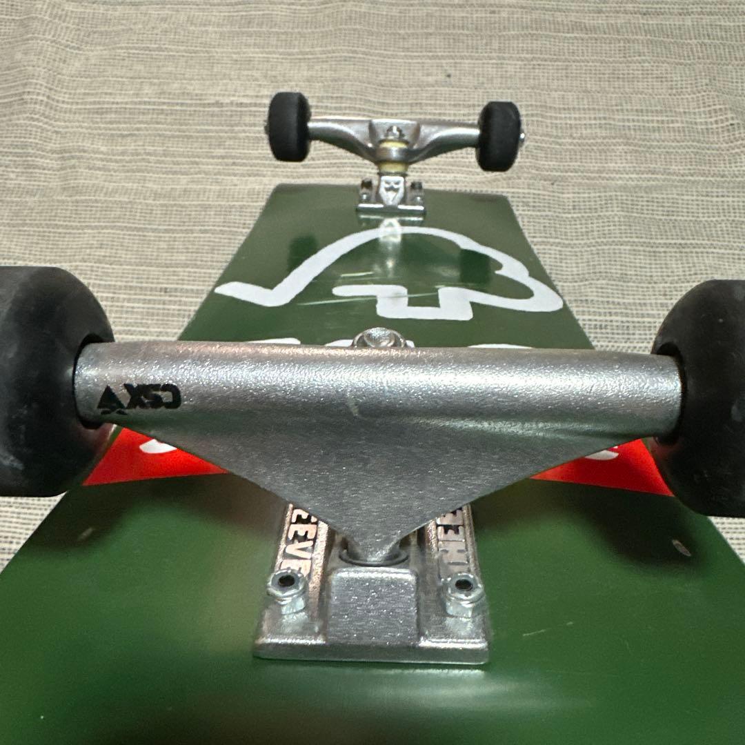 スケートボード　コンプリート　8インチ supremeステッカー