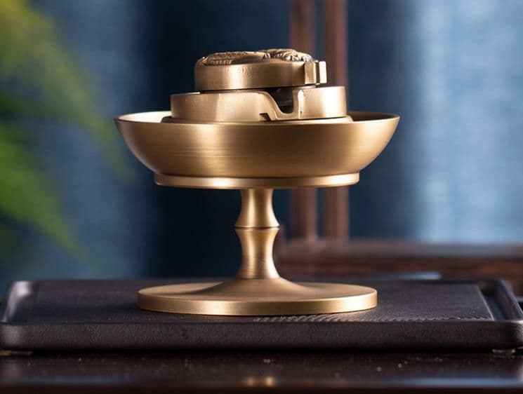 香炉  銅  古風  工芸品  置物  観賞する