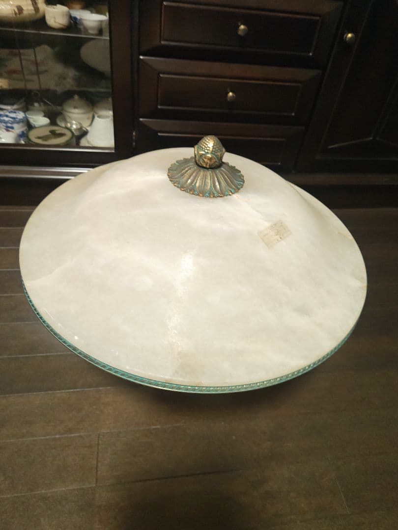 残りの1台、大塚家具で購入したシーリング灯です。1基186,000円、写真追加