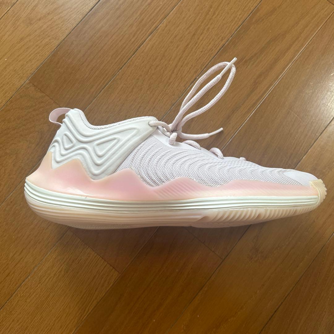 ピンク メッシュ バスケットボールシューズ