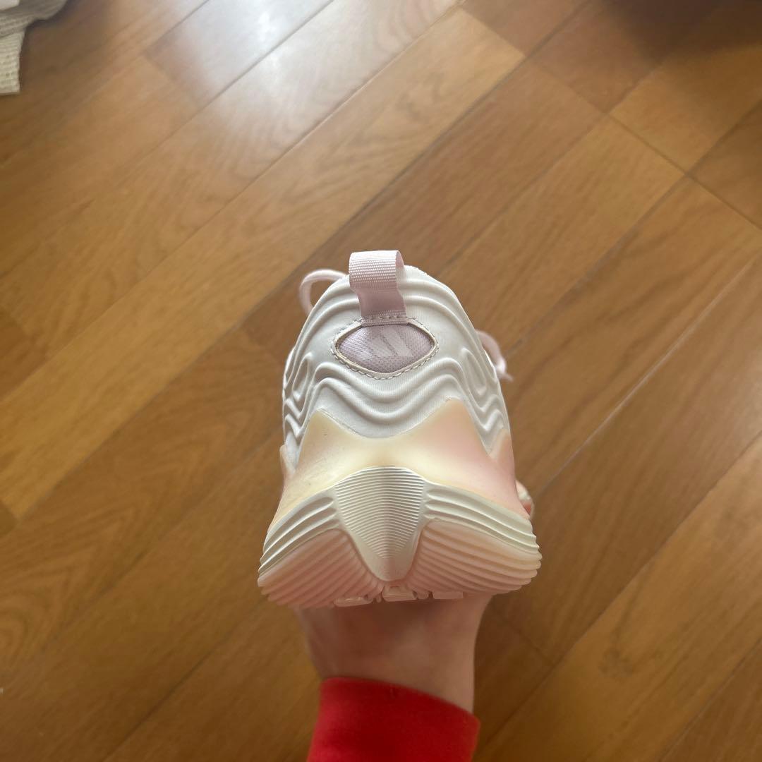 ピンク メッシュ バスケットボールシューズ