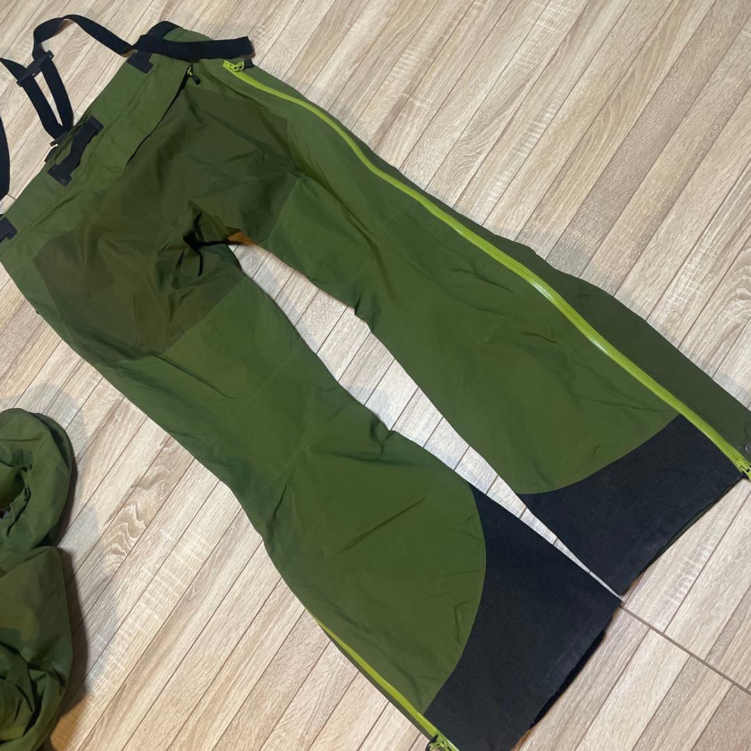 人気ホグロフス GORE-TEX上下セット　Lサイズ　スキー・スノーボードウエア