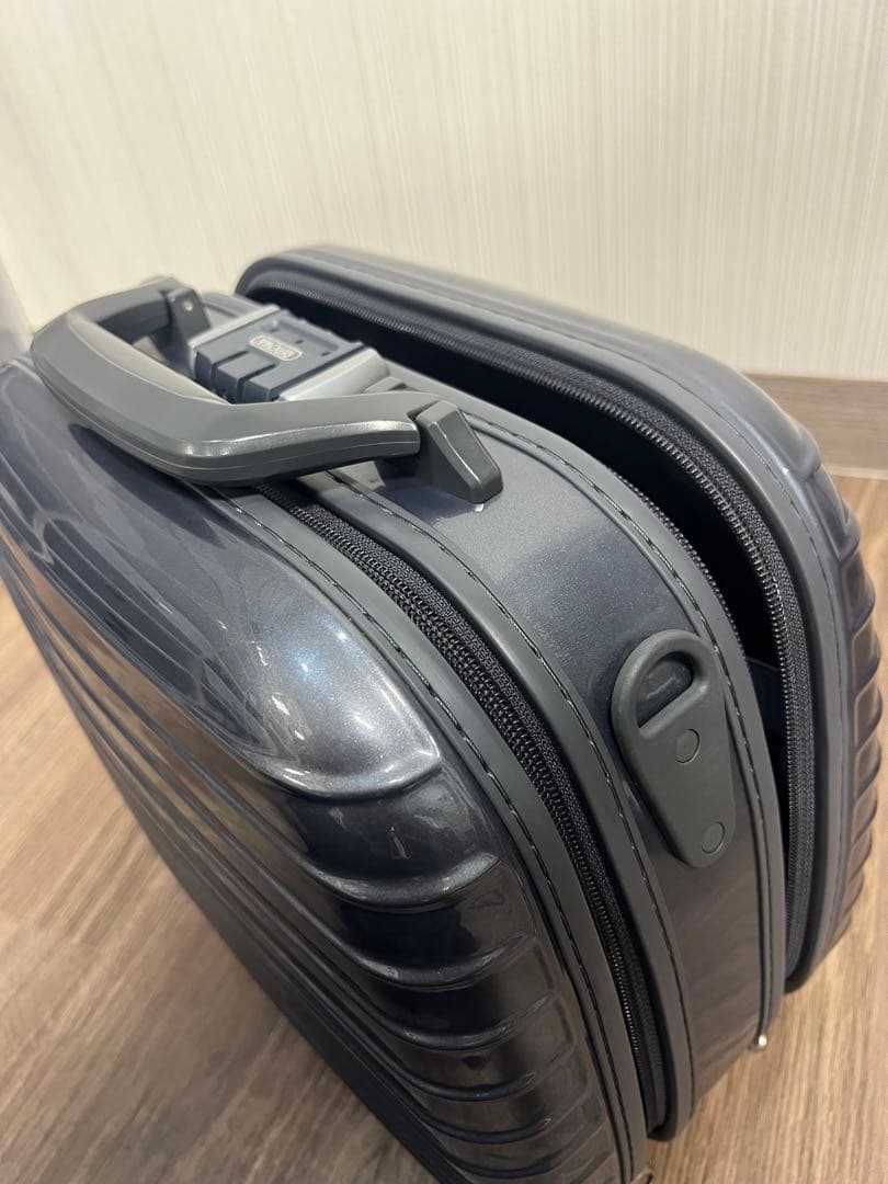 【美品】リモワ RIMOWA SALSA BEAUTY CASE （SLV）