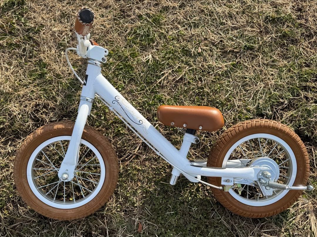 Sparky ecru バランスバイク ブラウンタイヤ