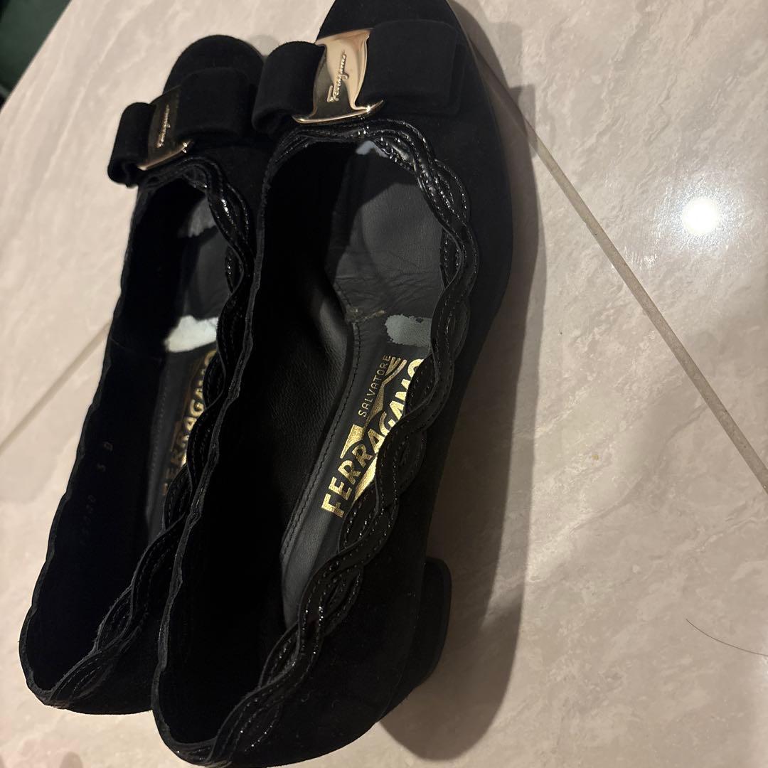 美品Salvatore Ferragamo黒リボンパンプス