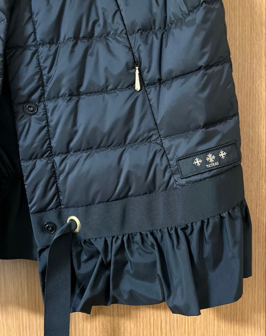 TATRAS 黒 ダウンベスト フリル付き