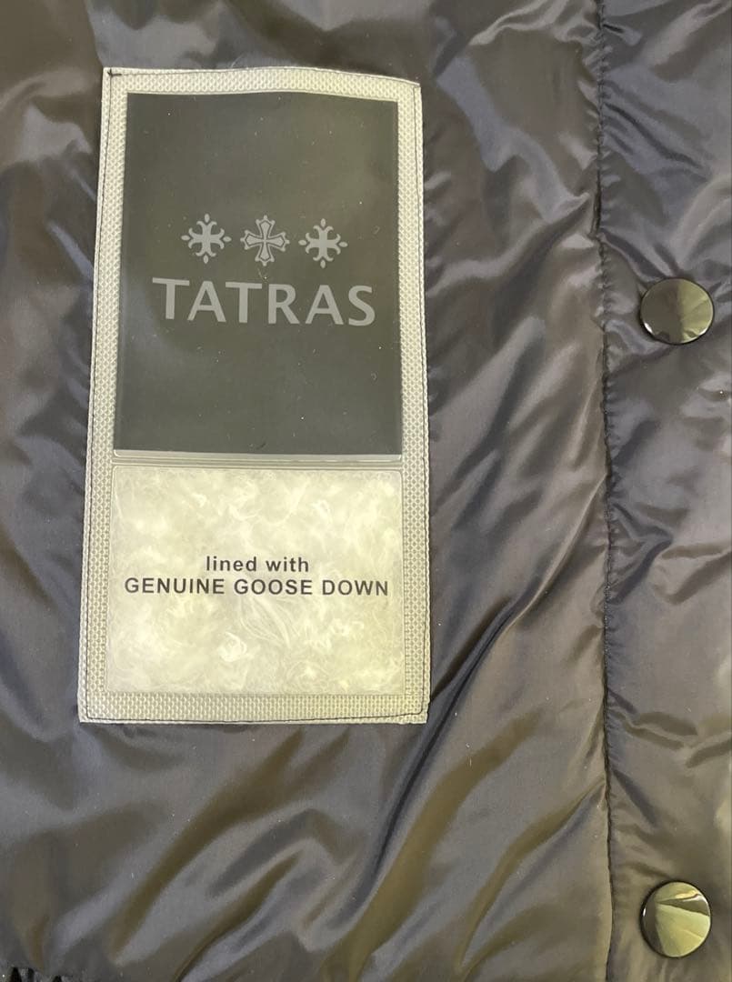 TATRAS 黒 ダウンベスト フリル付き