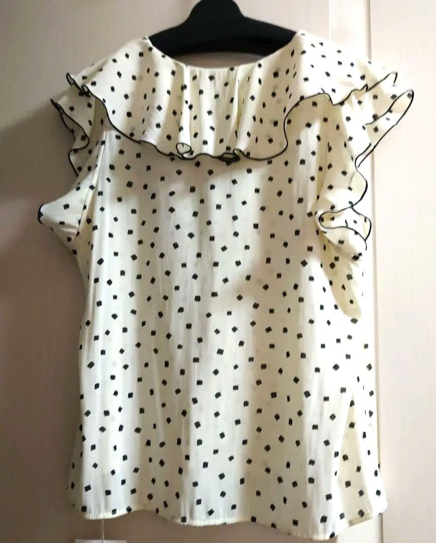 専用★大幅お値下げ★新品★ ラブティックボンボン　スクエアドットラッフルブラウス