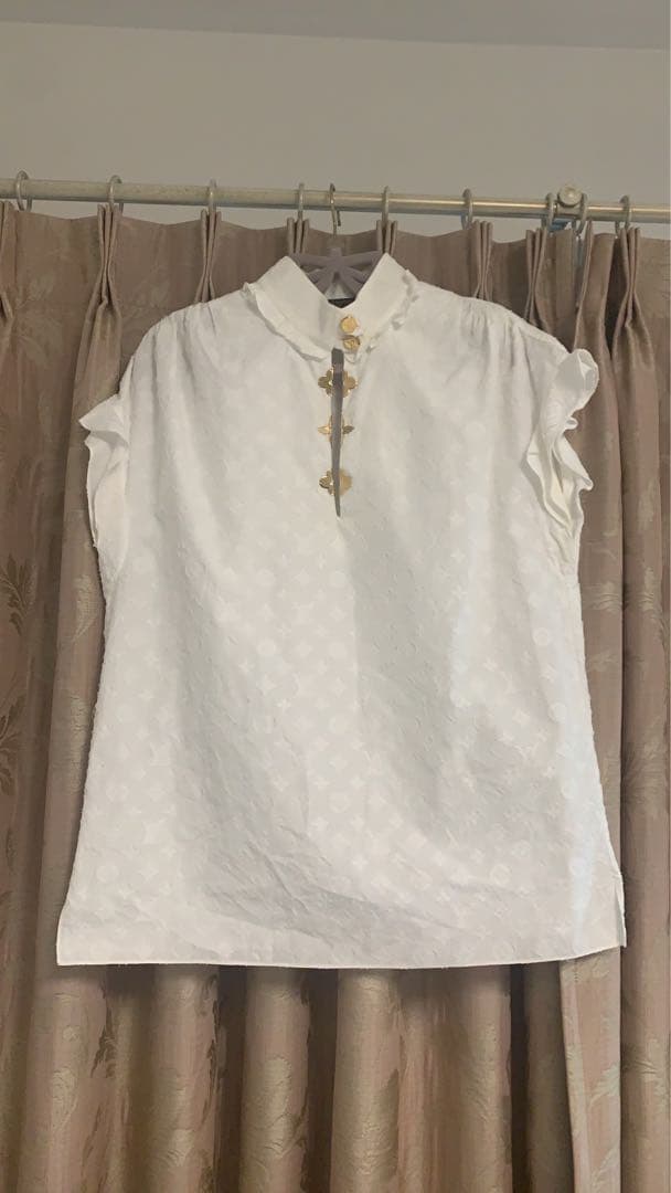 ヴィトン　フリルブラウス