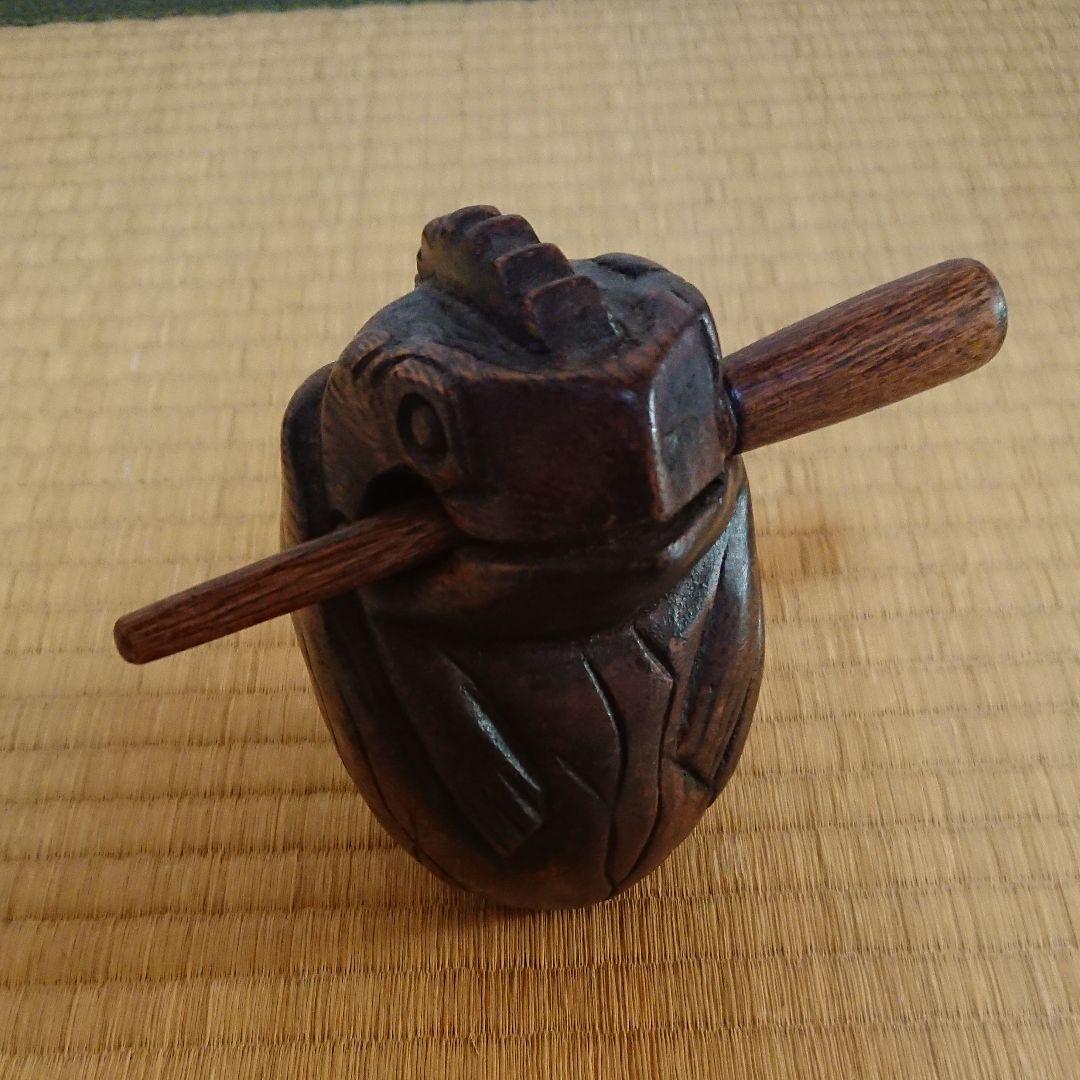 木彫りのカエル