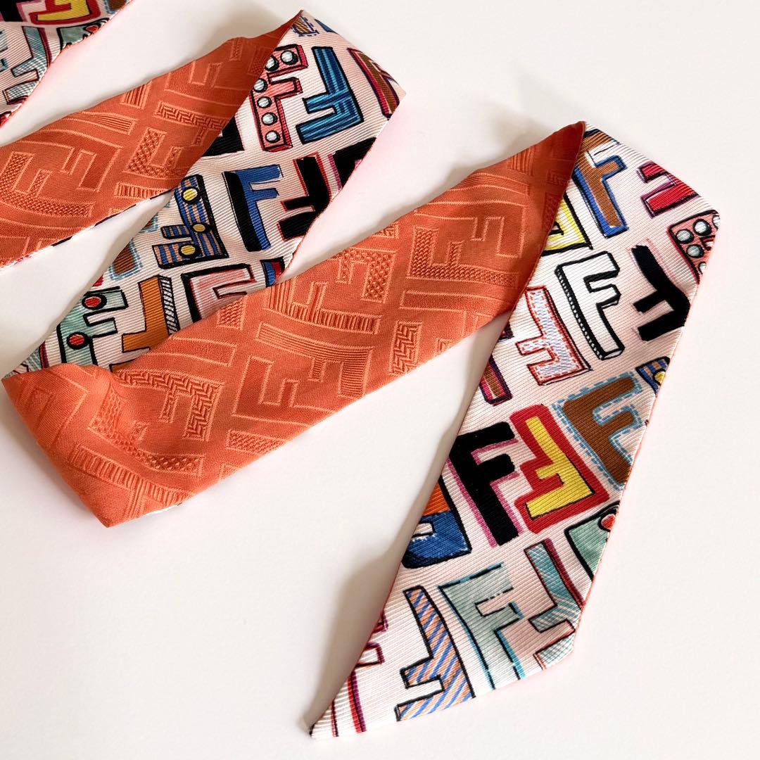 美品　FENDI　フェンディ　ズッカ　FFロゴ　マルチカラー　ラッピー　スカーフ