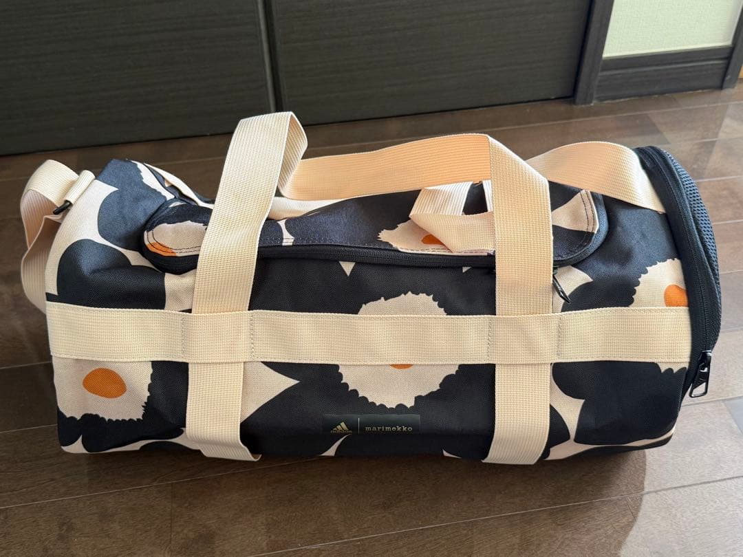 【極美品】限定品　adidas x marimekkoコラボ　ボストンバッグ