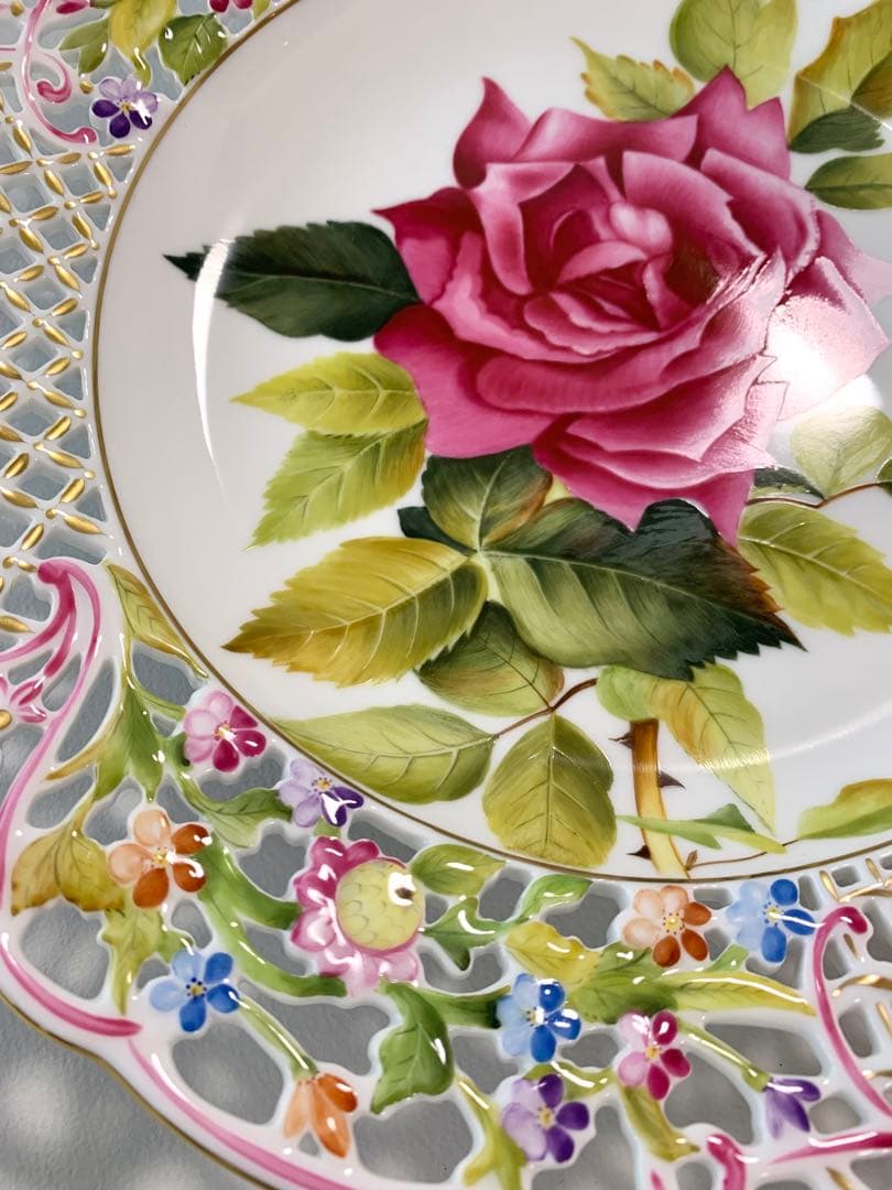 【HEREND】薔薇　プレート　ピアス