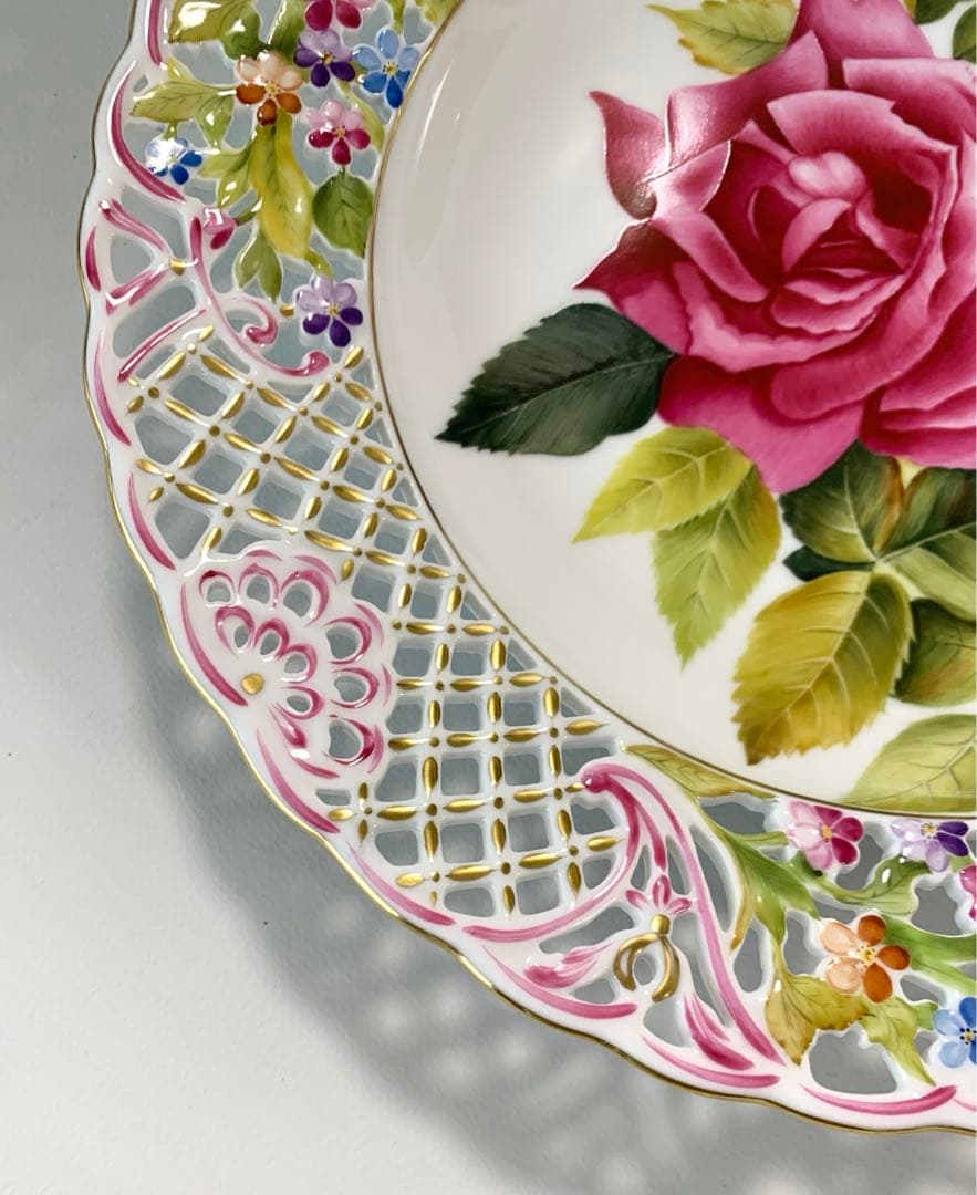 【HEREND】薔薇　プレート　ピアス